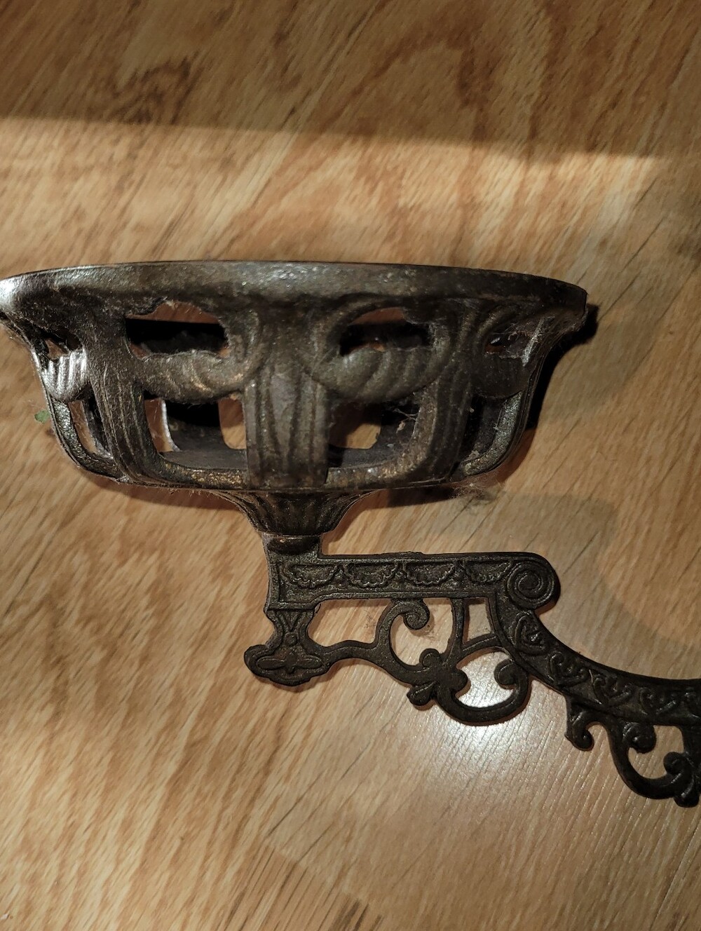 Vintage Lamp Holder - Picture 4 of 13